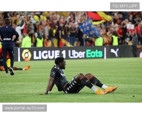 朗斯定位球战术革新，新教练设计定位球贡献10球